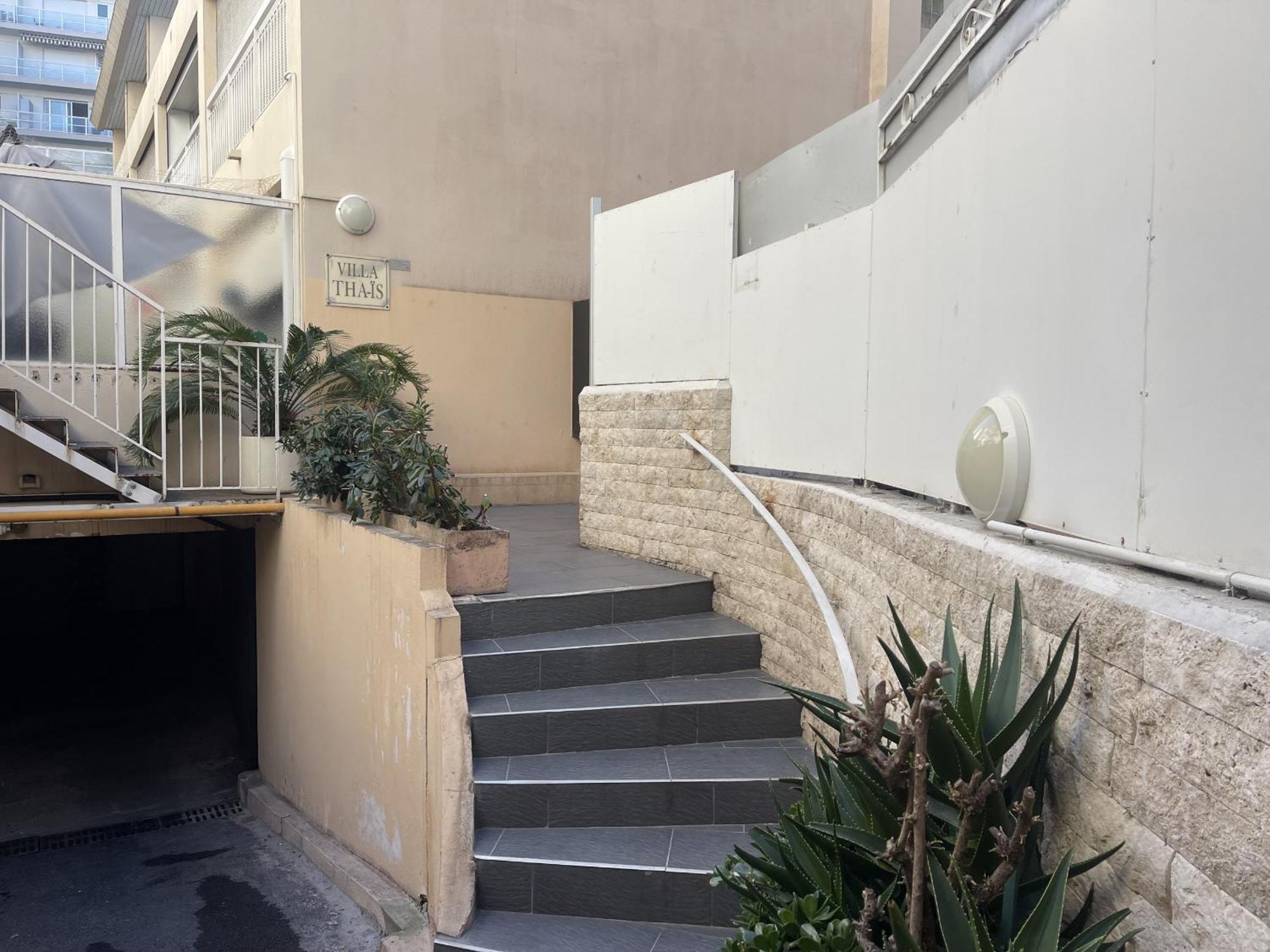 Nestor&jeeves - Palma - Proche *